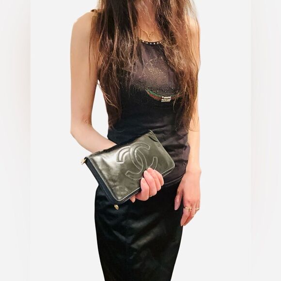 Chanel large zip around wallet added a chain - Picture 2 of 13